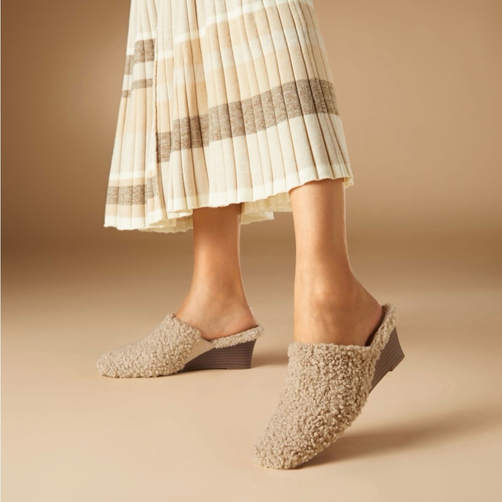 Vivaia Margot Square Toe Tan Sherpa Wedge Mules Women’s 38/7.5